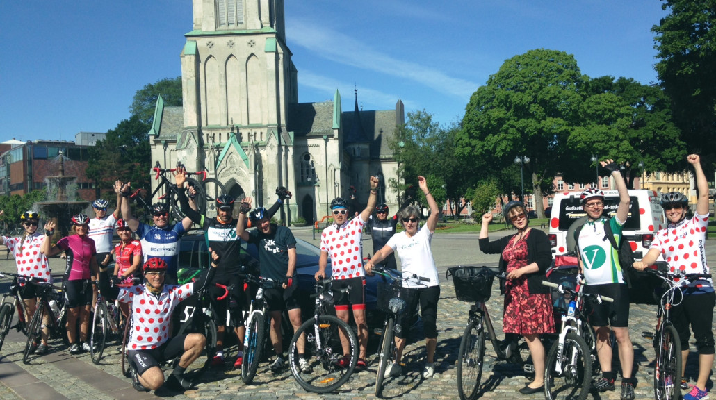 Nå starter vi i Kirsitansand, og er på vei til Tvedestrand! Skal innom Lillesand, Grimstad og Arendal! Nå har jeg med meg Kristiansand sykkelklubb, de skal vise veien!