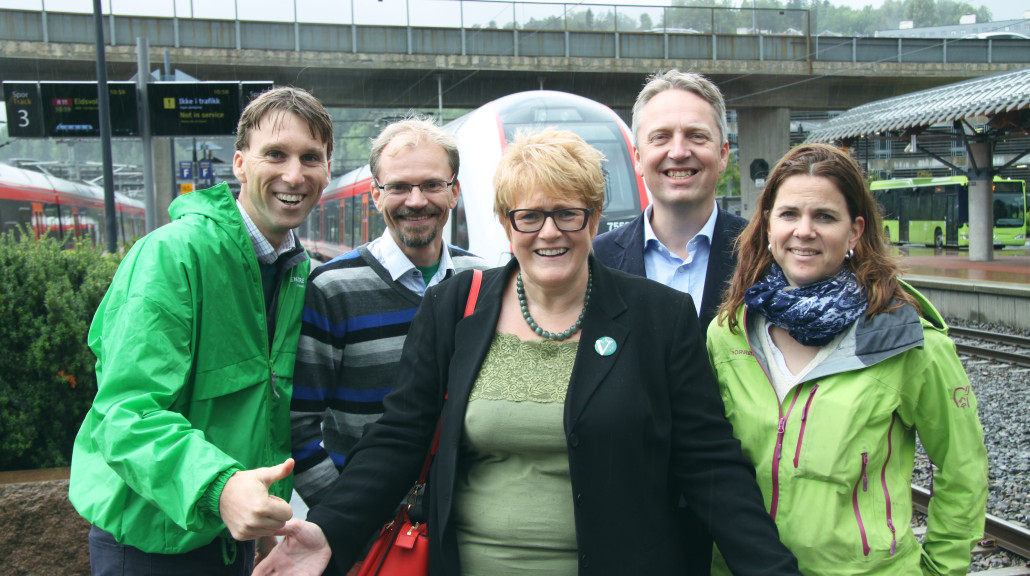 Venstre satser på flere tog fra Asker. Fra venstre: Jostein F. Tellnes, Jonas Vevatne, Trine Skei Grande, Njål Vikdal og Solveig Schytz