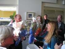  Gratulantene stod i kø da Michael og Arne åpnet utstillingen i Risør Kunstforening