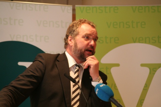  Lars Sponheim innledet til politisk debatt på Hordaland Venstres årsmøte.
