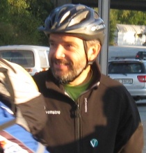Stein Inge Dahn på sykkelaksjon i Kristiansand for Venstre