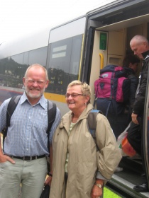 Anne Margrete Larsen og Dag Vige ved toget