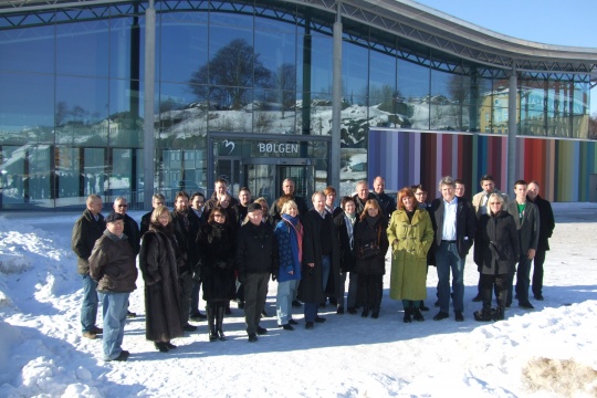  Noen av årsmøtedelegatene samlet utenfor Bølgen