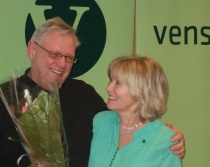  Tor H. Svensen mottar blomster fra Karin Frøyd