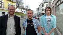 Fylkesleder Jens Johan Hyvik, UV-leder Steffen Falkevik og nyvalgt leder i Ålesund UV Fredrik Giske