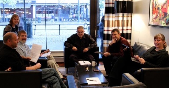  Både Orkdal Venstre og Frøya Venstre var godt representert på samlinga. Her under gruppearbeid på lørdagen.