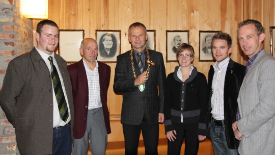 Sju Venstre politikere i kommunestyre 2011 - 2015 , fra venstre Morten Skåningsrud, Olaf Knai, Runar Bålsrud, Lise Lotte Solberg, Rune Nordgård og Ståle Buraas.