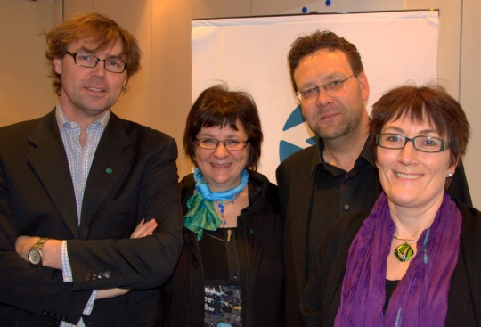  Toppkandidatene May Valle, Arne I. Mikalsen og Hanne Nora Nilssen sammen med nestleder Helge S. Larsen