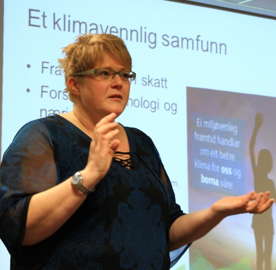 Trine Skei Grande på fylkesårsmøte i Sør-Trøndelag