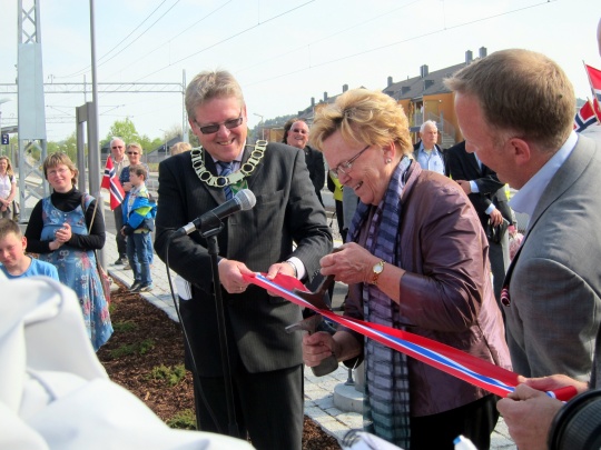 Samferdselsminister Magnhild Meltveit Kleppa åpnet Nodeland stasjon 21. mai 2012.