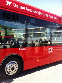  De første hydrogenbussene i Norge er nå i drift mellom Oslo og Oppegård. Venstre har vært en pådriver for dette prosjektet, og har vært med på å sikre finansiering i fylkestinget.