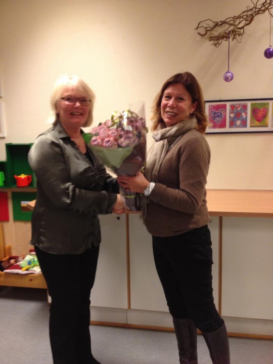 Anne Marie Horntvedt gikk av som leder og ble takket for innsatsen med en flott blomsterbukett.