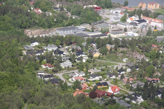  Mitt på øvre halvdel av bildet kan vi se Gründerhuset som ligger på Ramdal, nord-vest på Nøtterøy, på grensen mot Tønsberg.